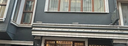 Retropera Hotel