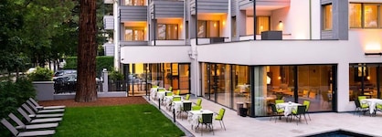 Flora Hotel & Suites