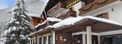 Hotel Bucaneve