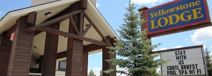 Yellowstone Lodge