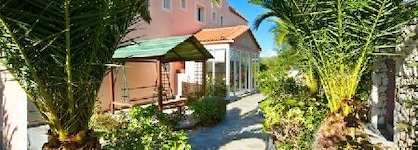 Nostos Studios & Apartments