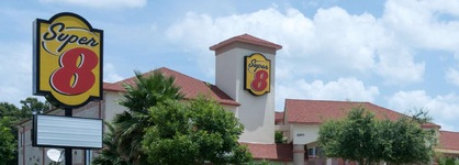 Super 8 By Wyndham Stafford Sugarland Area