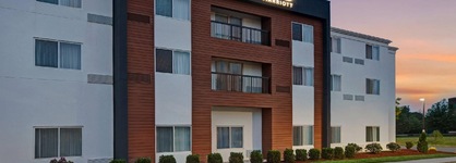 Courtyard By Marriott Raynham