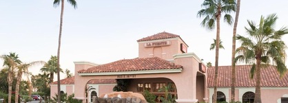 La Fuente Inn & Suites