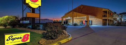 Super 8 By Wyndham Pleasanton