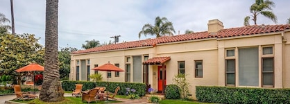 Harbor House Inn