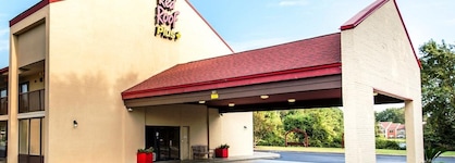 Red Roof Inn Plus+ Mt Pleasant - Patriots Point