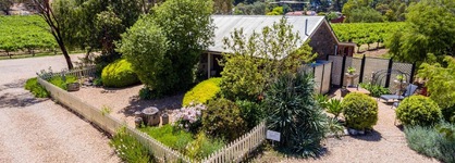 Stonewell Cottages & Vineyards