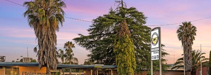 Plainsman Motel