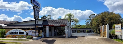Highway Motor Inn