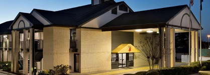 Super 8 By Wyndham Ruston