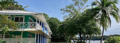 Tortuga Lodge