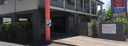 Country Plaza Motor Inn
