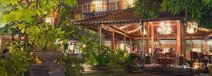 Omah Sinten Heritage Hotel & Resto