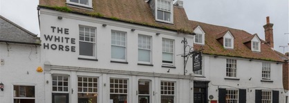 Oyo White Horse Hotel