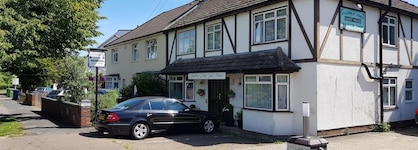 Aylesbray Lodge