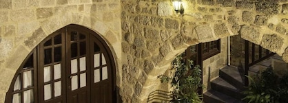 Camelot Traditional & Classic Hotel