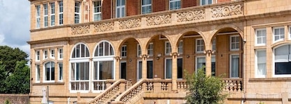 The Queens Hotel