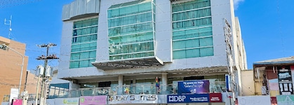 Holiday Suites Business District (Empire Suites Hotel)