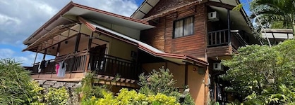 Novie's Tourist Inn