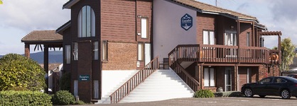 Cascades Lakefront Motel