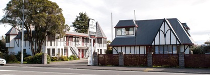 Castles Motel And Driftwood Motel