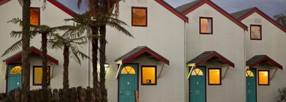 Smoke Lake Hot Springs Lodge & Camp
