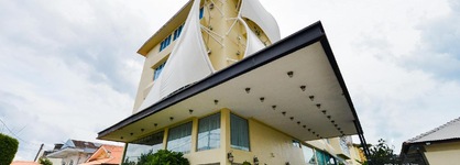 The Settlement Hotel