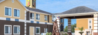 Super 8 By Wyndham Victoria North Mall Area