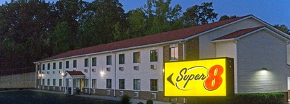 Super 8 By Wyndham Radcliff Ft. Knox Area