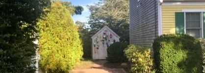 By The Sea Guests Bed & Breakfast & Suites