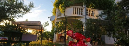Ina Apartments