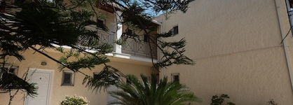 Metaxa Apartments