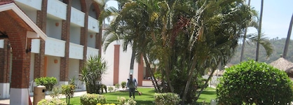 Costa Alegre Hotel & Suites