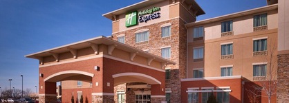 Holiday Inn Express & Suites Overland Park, An Ihg Hotel