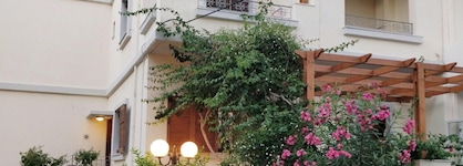 Alexandra Hotel