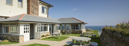 Lewinnick Lodge