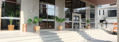 Omni Tower Sukhumvit Nana By Compass Hospitality