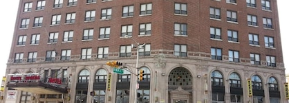 Riviera Hotel