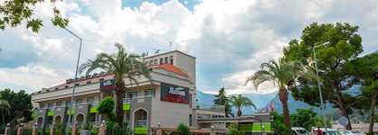 Rich Melissa Hotel