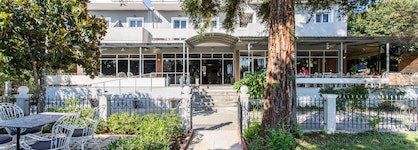 Silver Bay Hotel