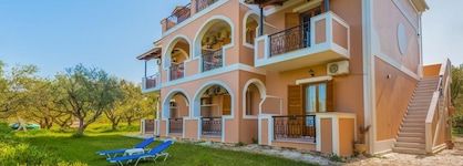 Kavos Psarou Studios And Apartments