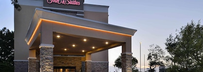 Hampton Inn & Suites Dallas Market Center