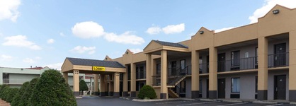 Super 8 By Wyndham Clarksville Northeast