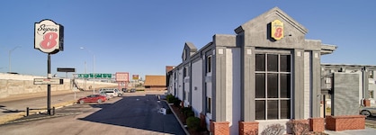 Super 8 By Wyndham Wichita Airport