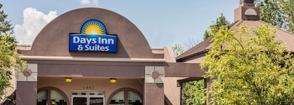 Days Inn & Suites By Wyndham Lexington