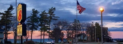 Super 8 By Wyndham Bridgeview Of Mackinaw City