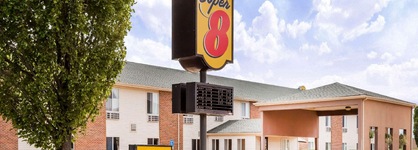 Super 8 By Wyndham Pekin Peoria Area