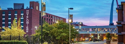 Hotelumiere At The Arch - A Caesars Rewards Destination