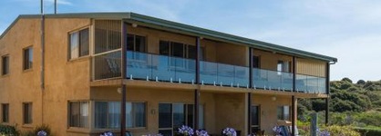 Canal Rocks Beachfront Apartments